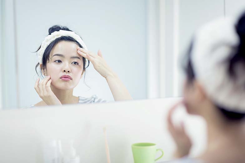 おでこの毛穴が目立つ原因とは？正しいケア方法と美容皮膚科での対処法を解説